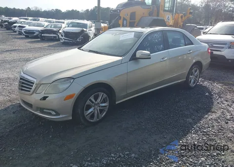 2010 Mercedes-Benz E 550 4Matic z USA, uszkodzony, nr VIN WDDHF9AB4AA089398